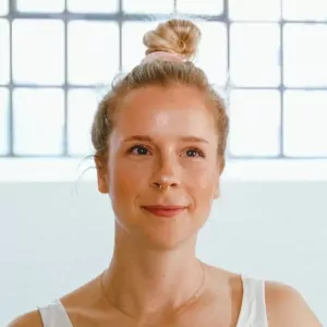 Sandra Geithner hat ihre Ausbildung zur Yogalehrerin bei YogaVidya 2015 abgeschlossen