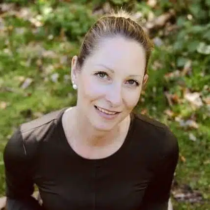 Sandra Geithner hat ihre Ausbildung zur Yogalehrerin bei YogaVidya 2015 abgeschlossen